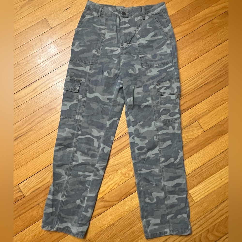 Sincerely Jules camo 100% cotton denim cargo pants. NWOT